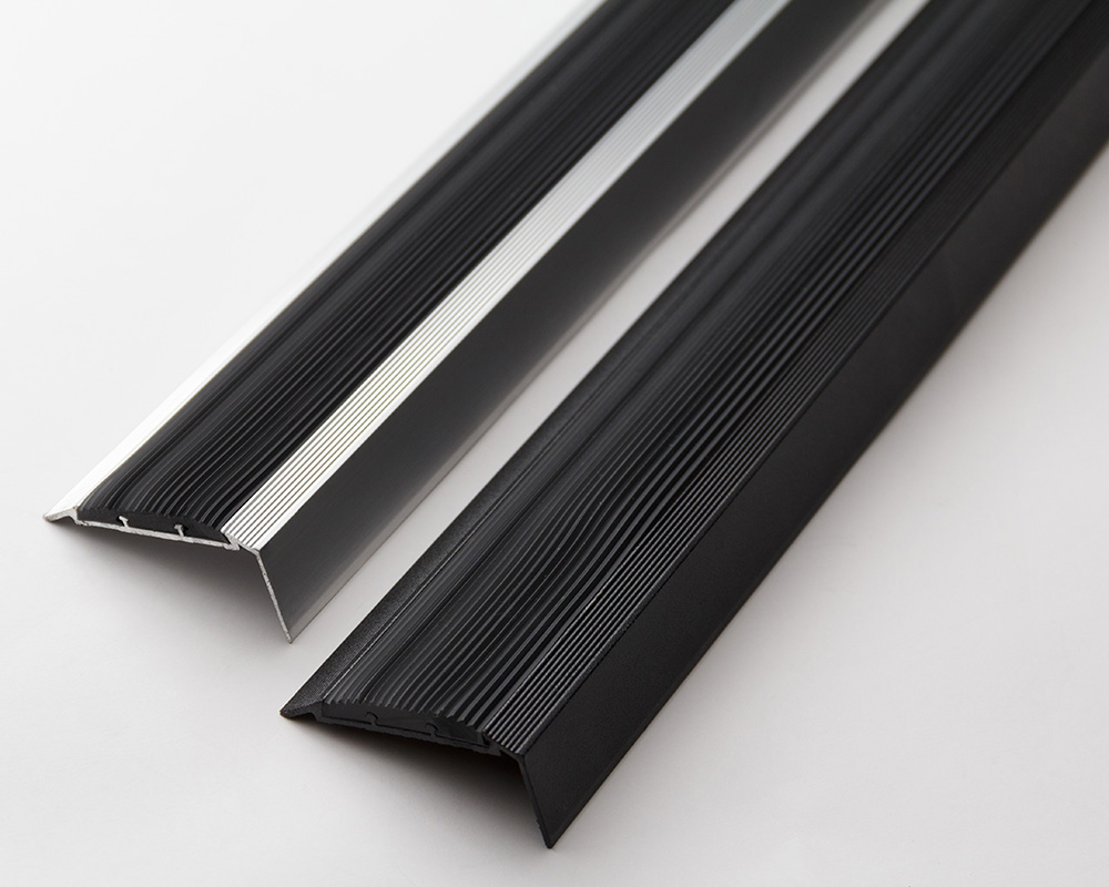 Порог угловой ПУ 70.900.001ч Алюминий