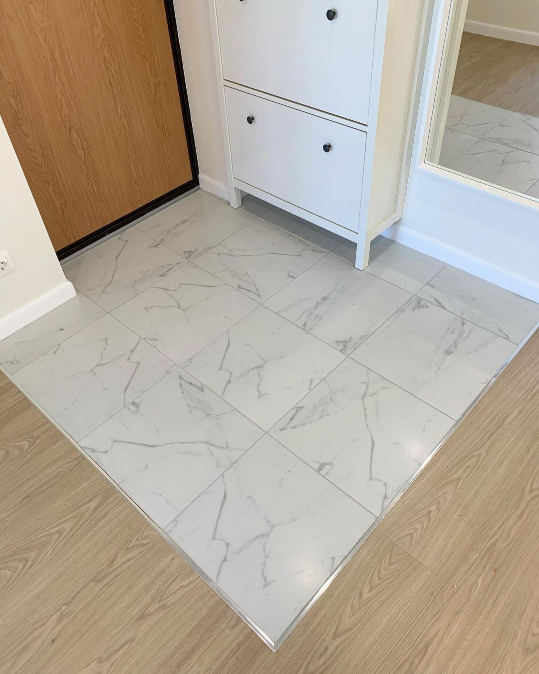 Алюминиевый  профиль ПТ-18 (браш) серебро/мат 2,7 м.