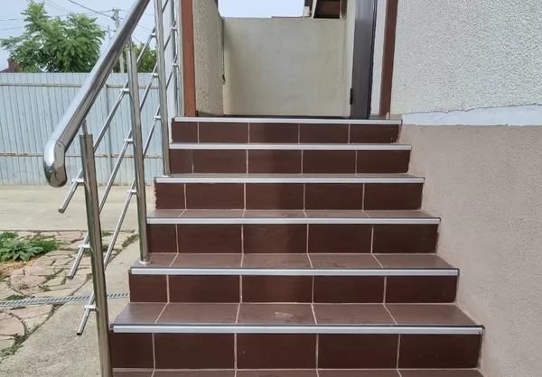 Порог угловой ПУ 09-1.2500.414 Серый