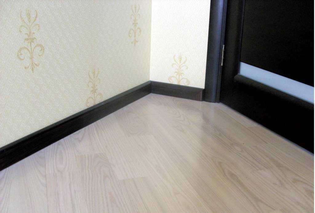 Плинтус МДФ Smartprofile Strong 80М Дуб Филадельфия коньяк