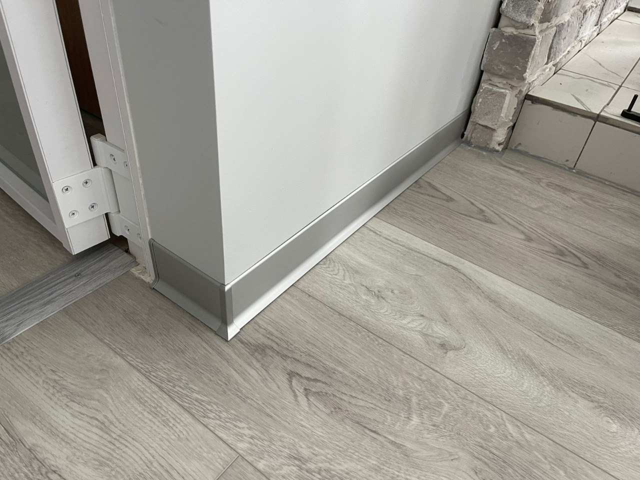 Плинтус алюминиевый Волшебная палочка 60 мм 3,0 м Серебро матовое