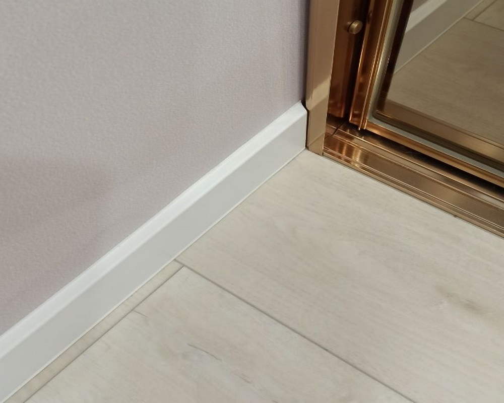 Плинтус ХДФ Dollken Cubu Flex Life 80мм х 2,5 м 1013 Белый