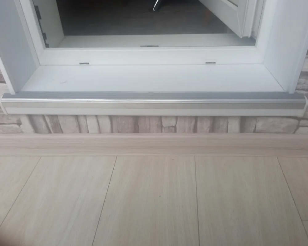 Порог одноуровневый ПС 08-1.2700.201лч Серебро