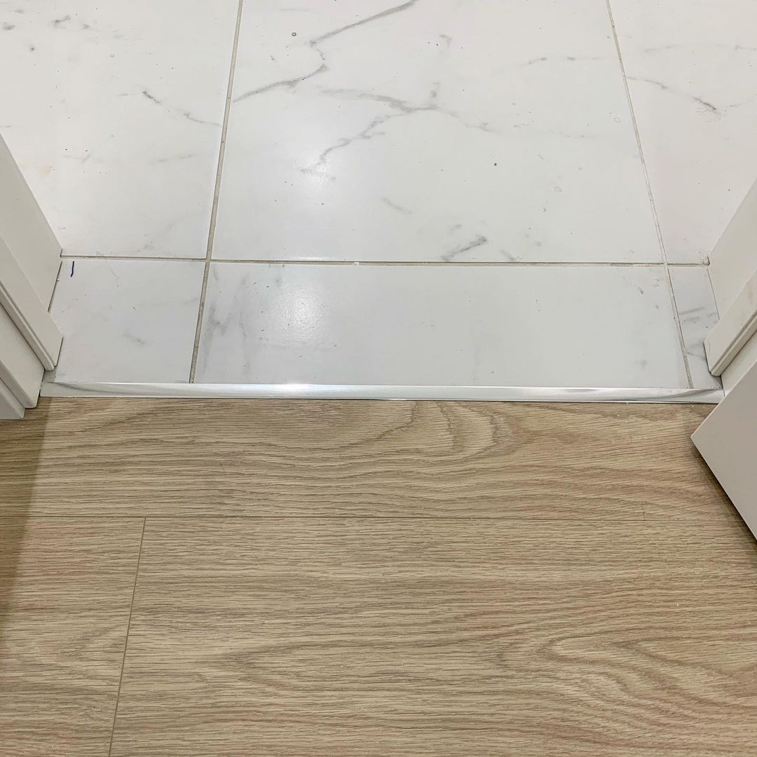 Алюминиевый  профиль ПТ-18 (браш) серебро/мат 2,7 м.