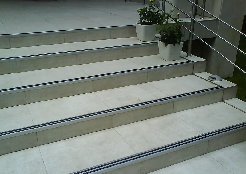 Порог угловой ПУ 71.2700.001ч Алюминий