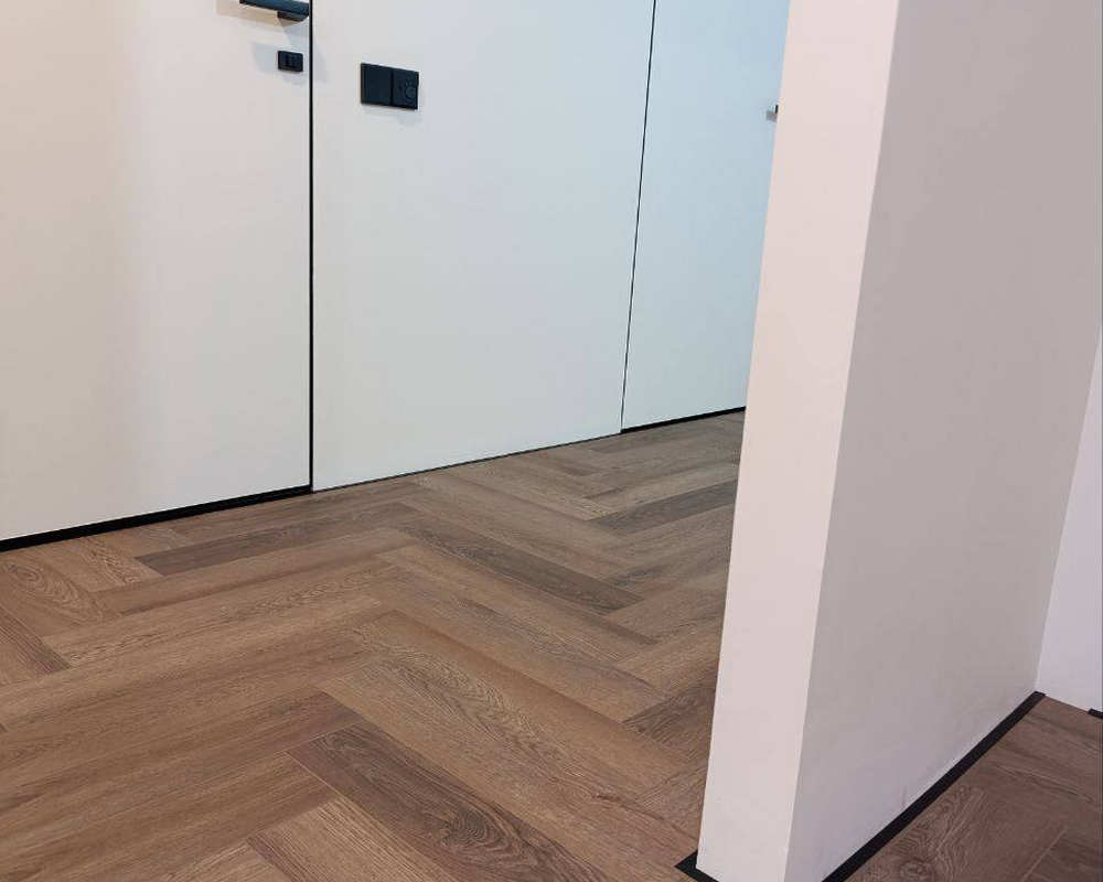 Антиплинтус Апл 01.2700.15. Черный